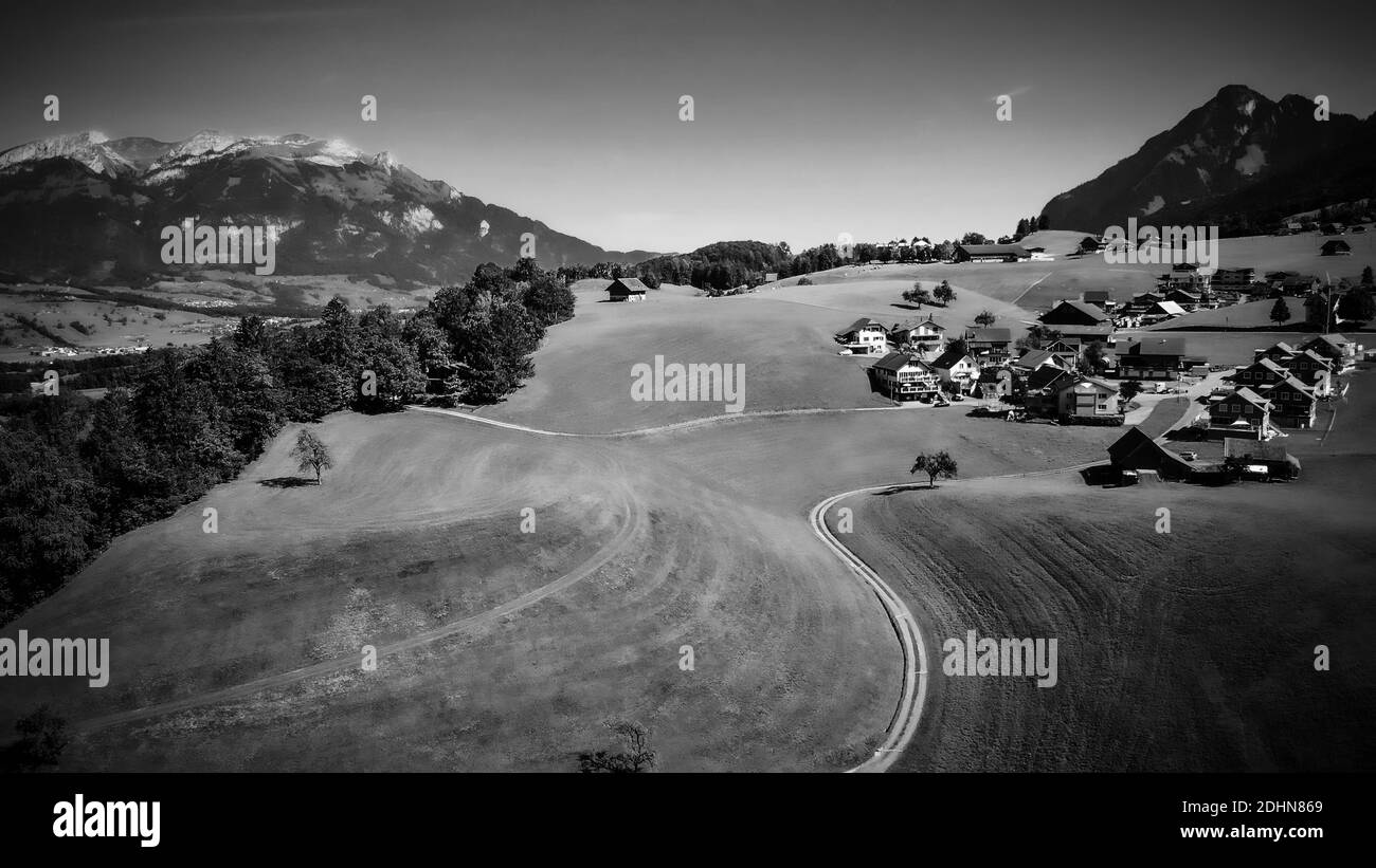 Nature pleine de beauté de la Suisse d'en haut en noir et blanc Banque D'Images