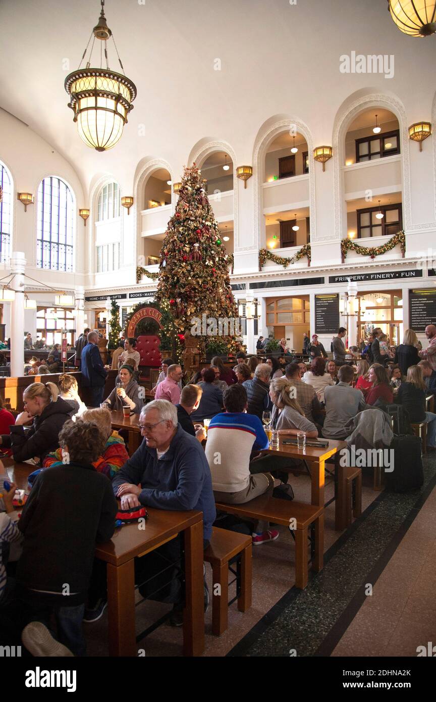 Vacanciers et acheteurs, Union Station, Denver, Colorado, (photo de Casey B. Gibson) Banque D'Images