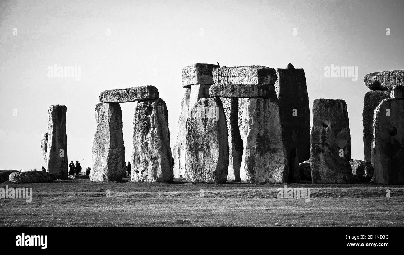 Célèbre Stonehenge en Angleterre en noir et blanc Banque D'Images