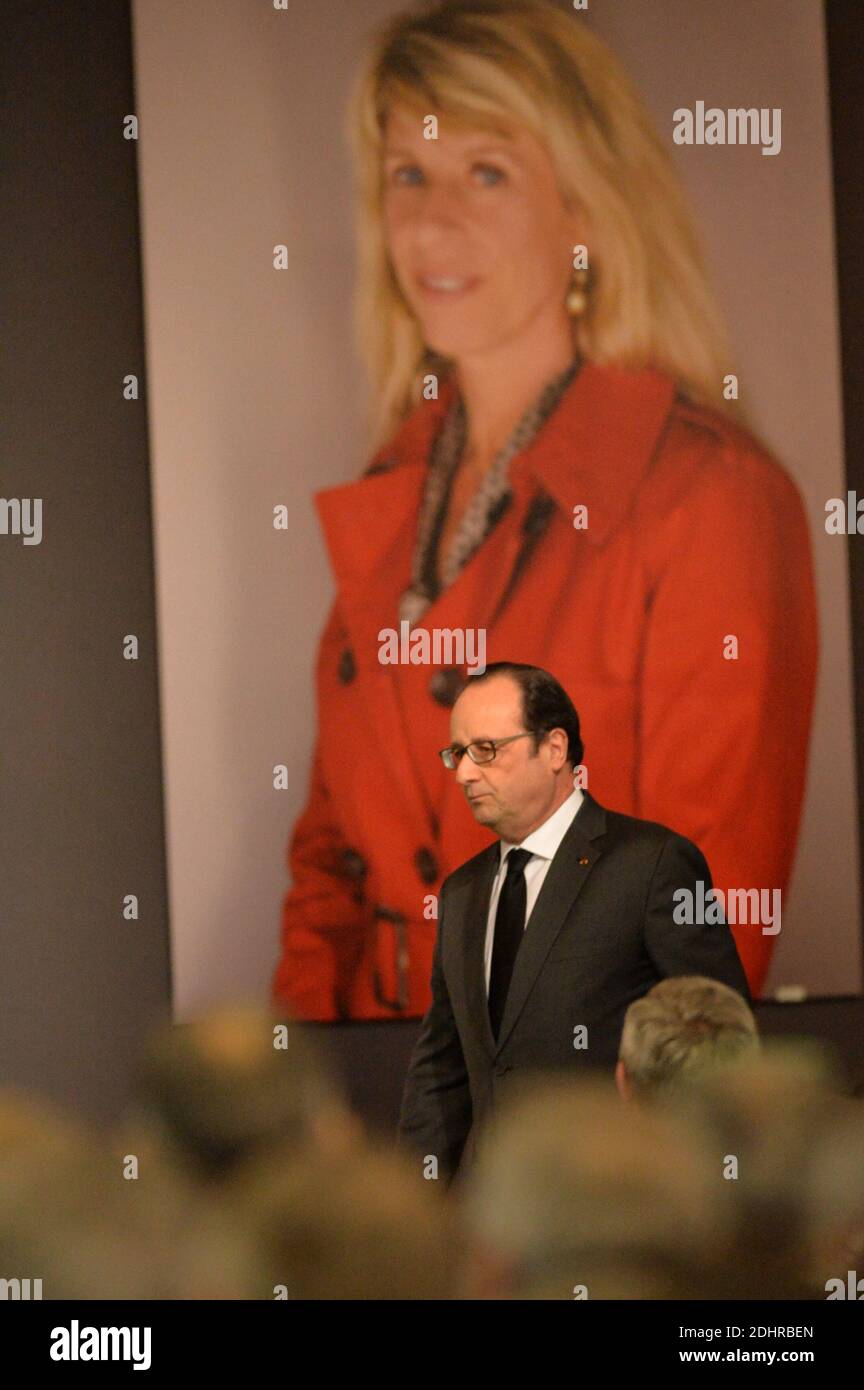 Le président français François Hollande rend hommage à la politique socialiste Sophie Dessus (décédée d'un cancer à 60 ans le 3 mars) à la salle Huguenot à Uzerches, Correze, France le 9 mars 2016. Sophie Dessus a été la première femme à représenter Correze à l'Assemblée nationale. Photo de Pascal Rondeau/ABACAPRESS.COM Banque D'Images