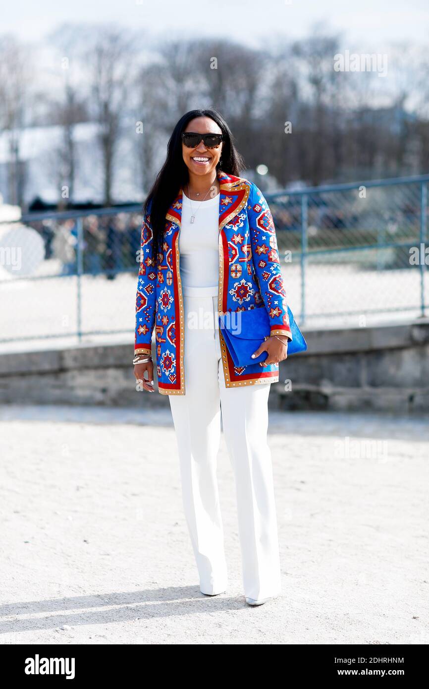 Street style Shiona Turini en arrivant au Valentino automne hiver