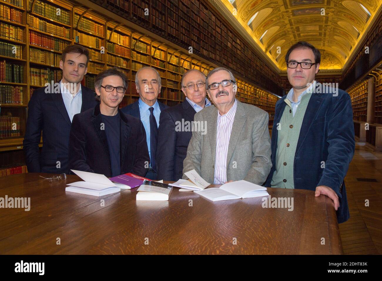 ROBIN RIVATON, GILLES FINCHELSTEIN, JEAN-PIERRE ELKABBACH, JEAN-PIERRE LE GOFF, DANIEL LINDENBERG, PASCAL CHABOT - ENREGISTREMENT DE L'ÉMISSION 'BIBLIOTHÈQUE MÉDICIS' DIFFUSEE SUR PUBLIC SENAT - 16/02/2016 PHOTO DE NASSER BERZANE/ABACAPRESS.COM Banque D'Images