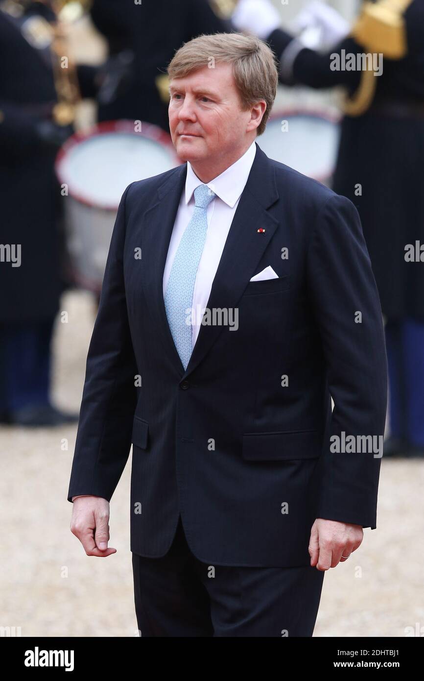 LE PRÉSIDENT FRANCAIS FRANÇOIS HOLLANDE RECOIT LE ROI WILLEM-ALEXANDER ET LA REINE MAXIMA DES PAYS-BAS AU PALAIS DE L'ELYSEE, PARIS, FRANCE.10 MARS 2016 PHOTO DE NASSER BERZANE/ABACAPRESS.COM Banque D'Images