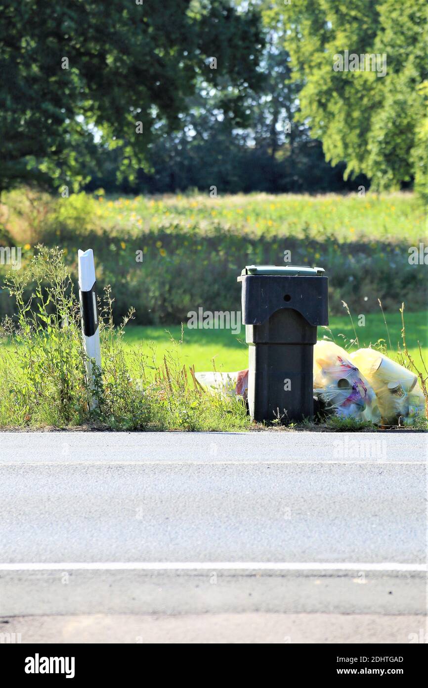 boîte aux lettres sur herbe Banque D'Images