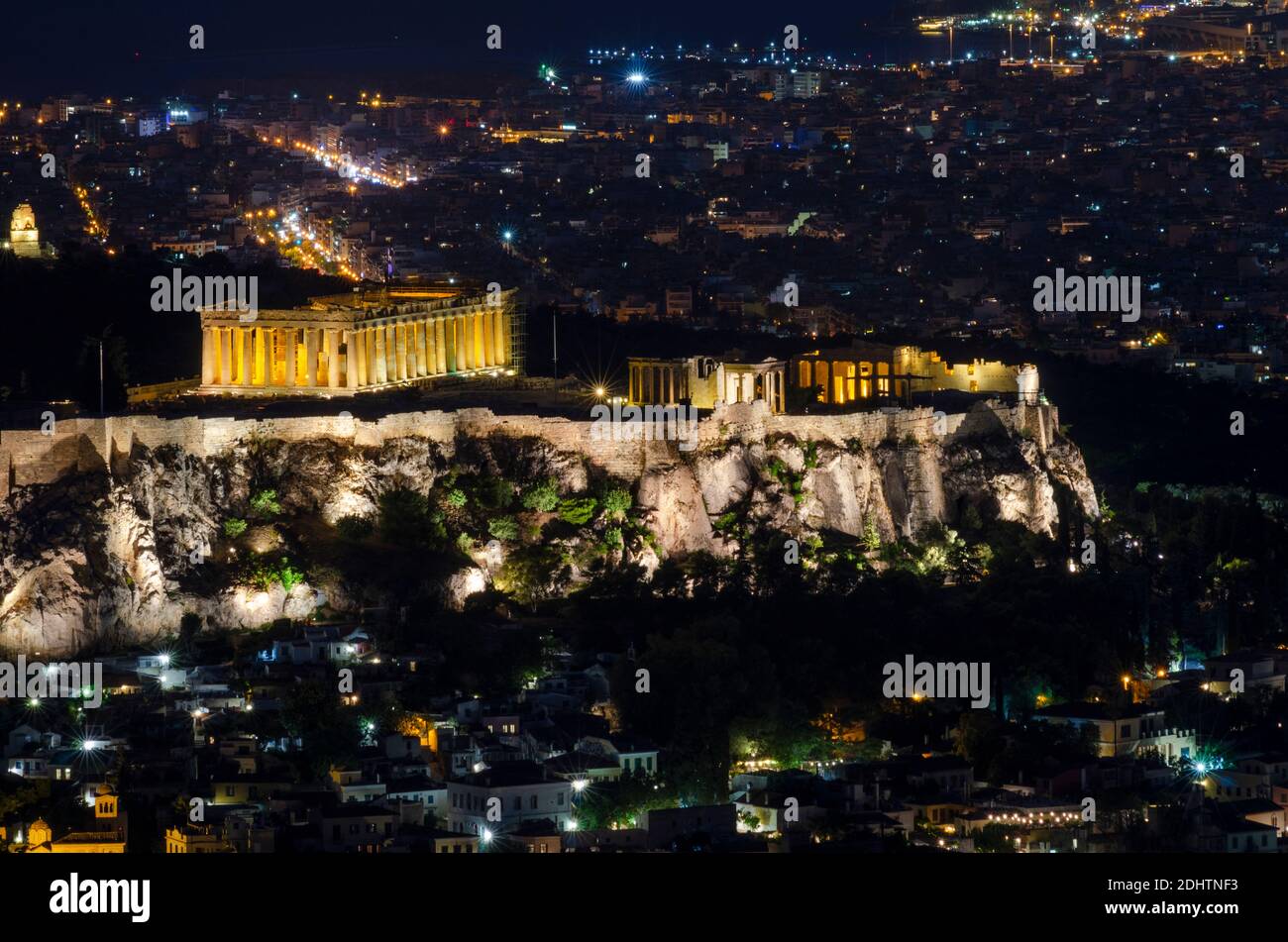 L'ancienne Acropole et le Parthénon vus de la colline du Lycabette dans le centre d'Athènes en Grèce - photo: Geopix Banque D'Images