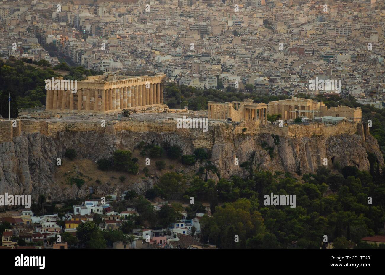 L'ancienne Acropole et le Parthénon vus de la colline du Lycabette dans le centre d'Athènes en Grèce - photo: Geopix Banque D'Images