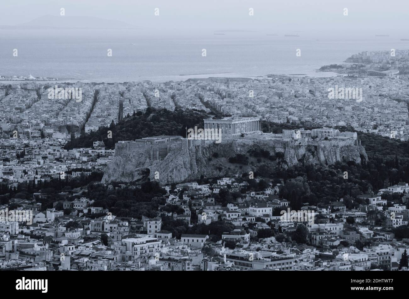L'ancienne Acropole et le Parthénon vus de la colline du Lycabette dans le centre d'Athènes en Grèce - photo: Geopix Banque D'Images