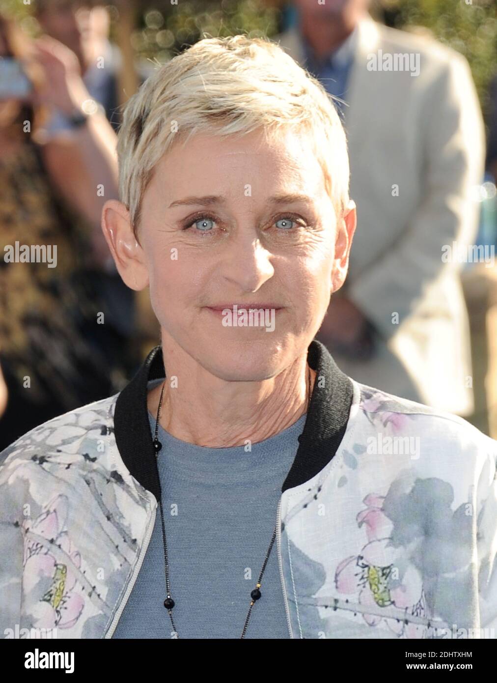 HOLLYWOOD, CA - JUIN 08 : Ellen DeGeneres, Portia de Rossi assiste à la première de 'Finding Dory' au théâtre El Capitan le 8 juin 2016 à Hollywood, Californie. Personnes : Ellen DeGeneres, Portia de Rossi Banque D'Images