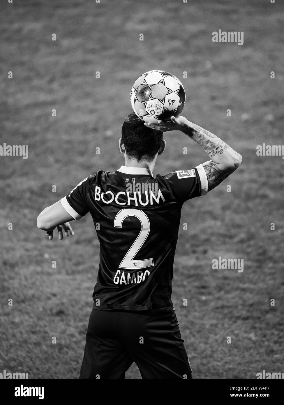 Bochum, Allemagne. 11 décembre 2020. Christian Gamboa (VfL) jette dans une balle. GES/Soccer/2. Bundesliga: VFL Bochum - SC Paderborn 07, 11.12.2020 football: 2ème ligue allemande: Bochum vs Paderborn, Bochum, 11 décembre 2020 | usage dans le monde crédit: dpa/Alay Live News Banque D'Images