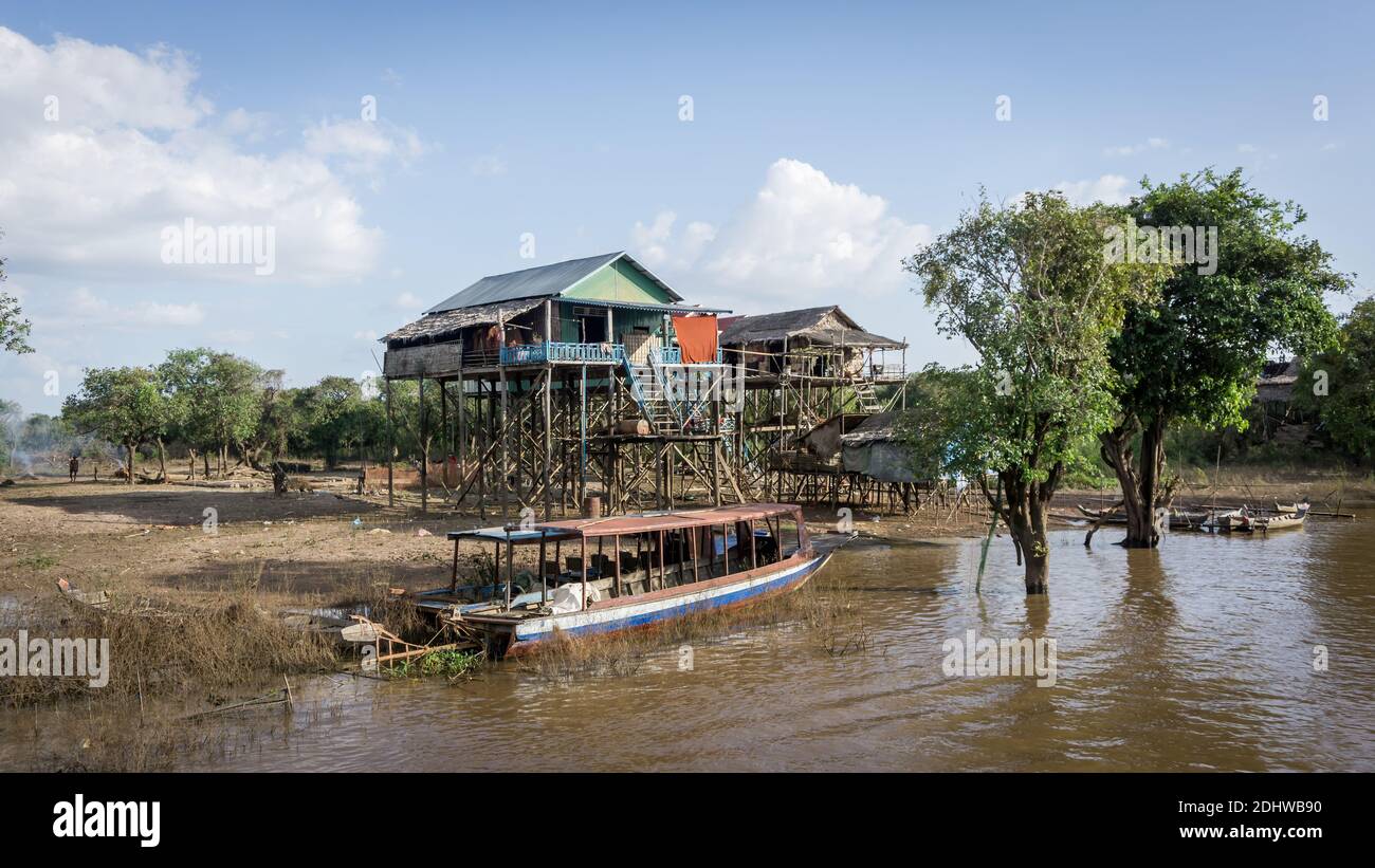 Lac Tonle SAP, Cambodge - décembre 2015 : village flottant de Komprongpok au lac Tonle SAP au Cambodge Banque D'Images