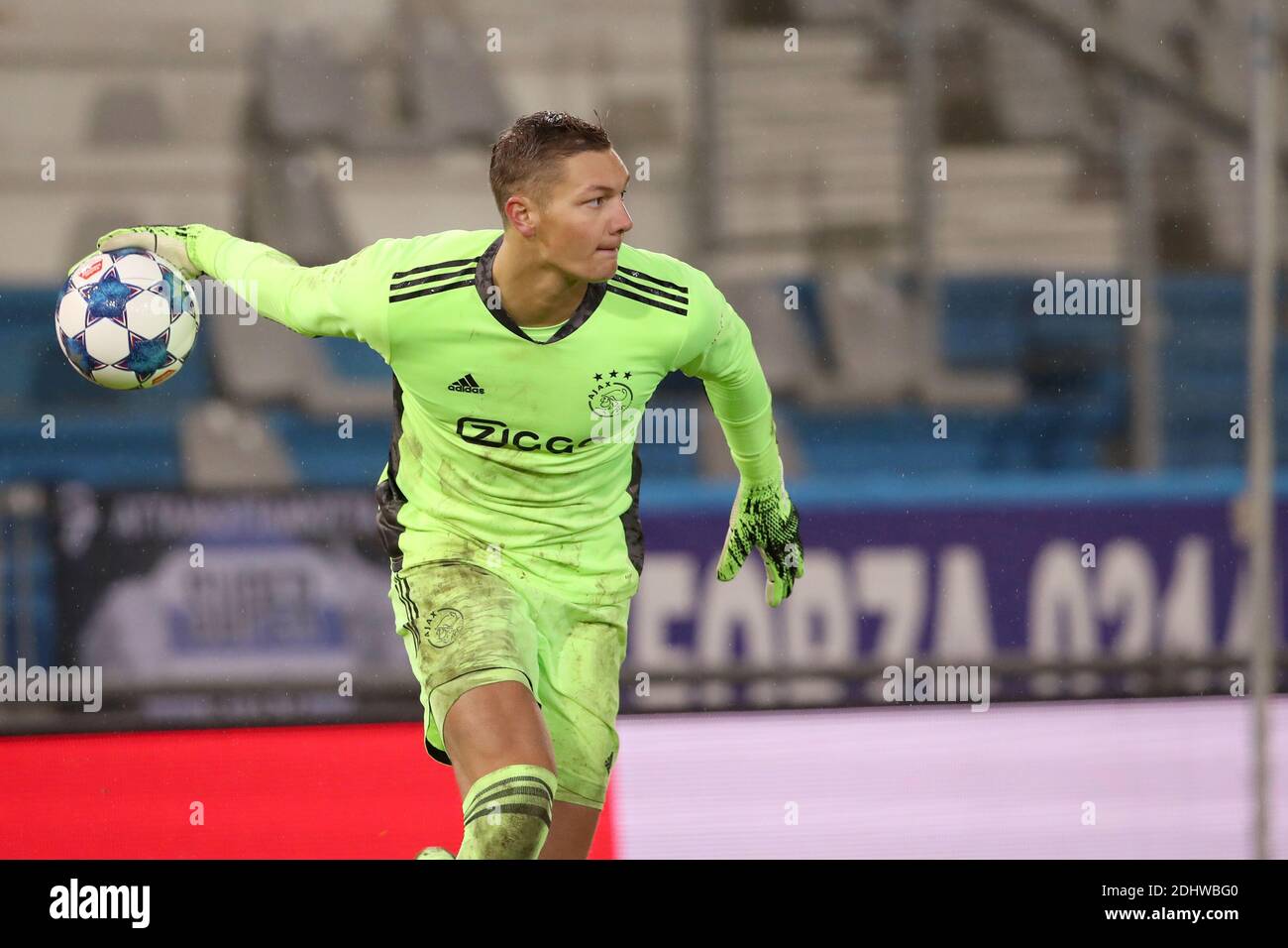 DOETINCHEM, PAYS-BAS - DÉCEMBRE 11: Gardien de but Kjell Scherpen de Jong Ajax avant le match néerlandais de Keukenkampioendivision entre de Graafschap et Banque D'Images