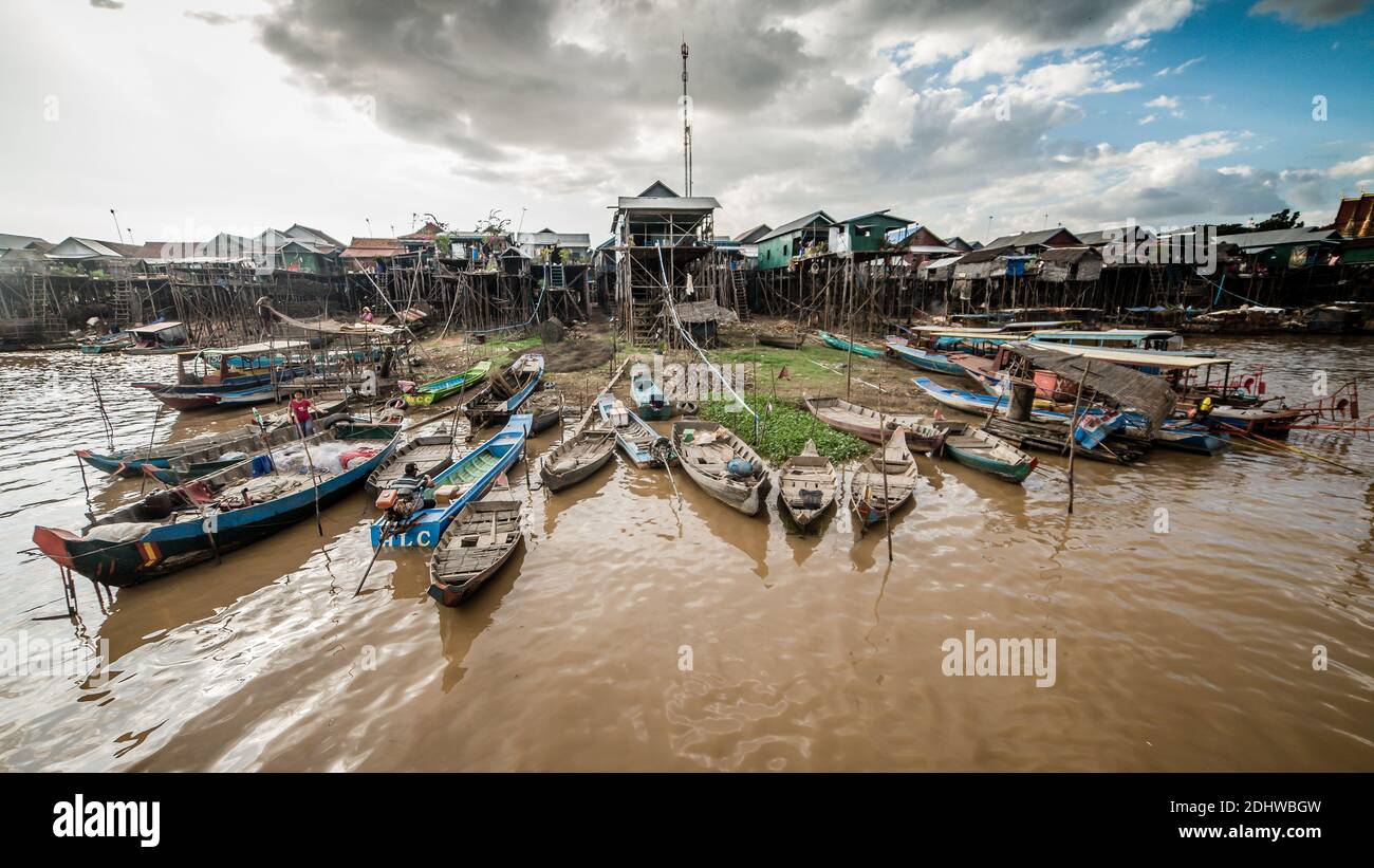 Lac Tonle SAP, Cambodge - décembre 2015 : village flottant de Komprongpok au lac Tonle SAP au Cambodge Banque D'Images