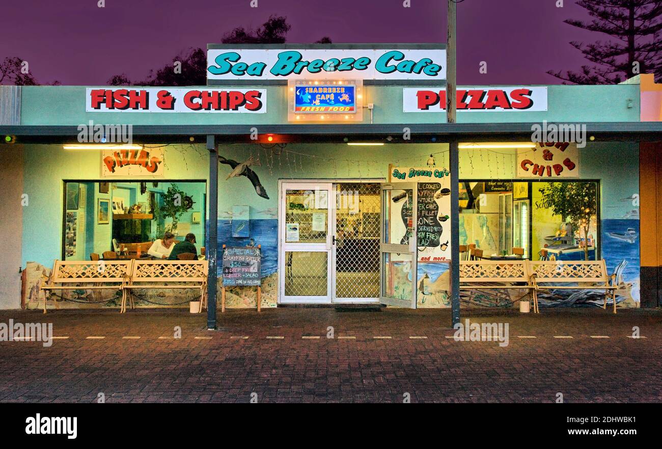Sea Breeze Cafe en Australie occidentale au crépuscule Banque D'Images