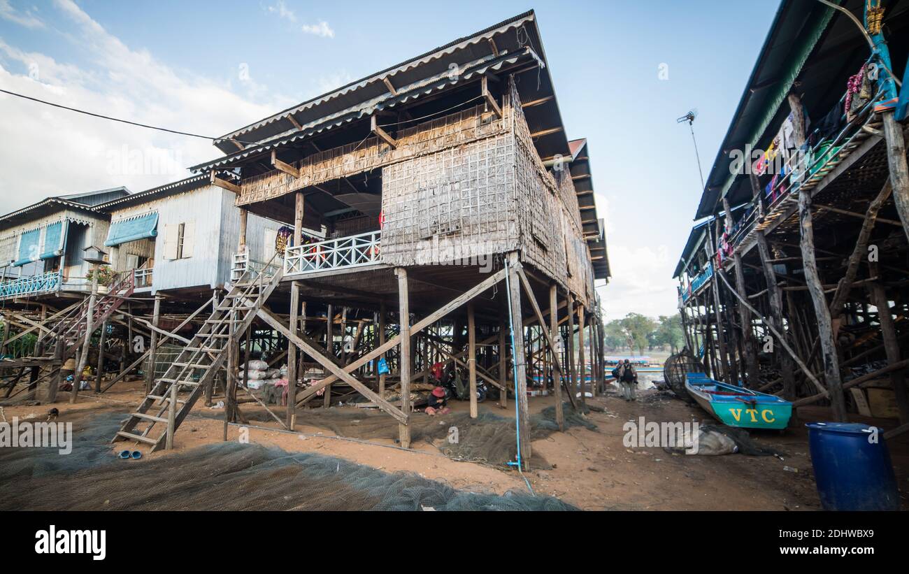 Lac Tonle SAP, Cambodge - décembre 2015 : village flottant de Komprongpok au lac Tonle SAP au Cambodge Banque D'Images