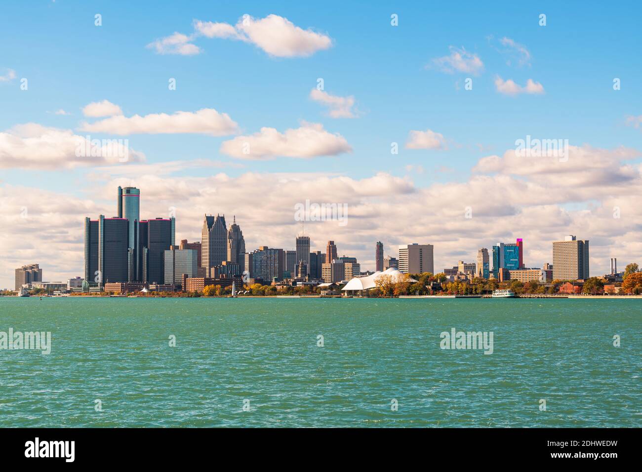 Detroit, Michigan, États-Unis, vue d'ensemble du centre-ville sur la rivière Detroit. Banque D'Images