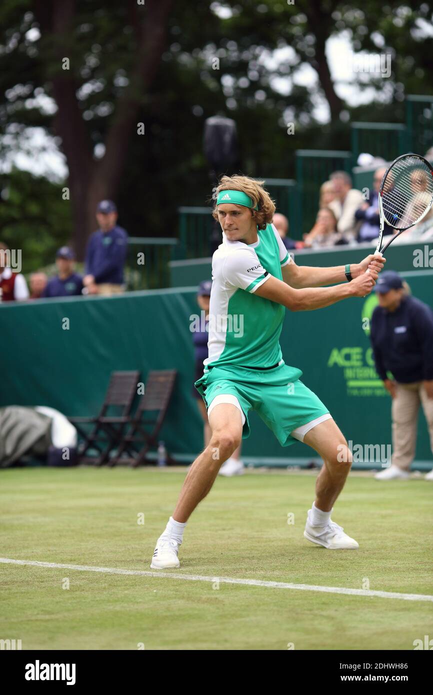 Alexander Zverev (GER) contre Thanasi Kokkinakis (AUS) au Boothes 2017 dans l'échauffement de Wimbledon. Banque D'Images