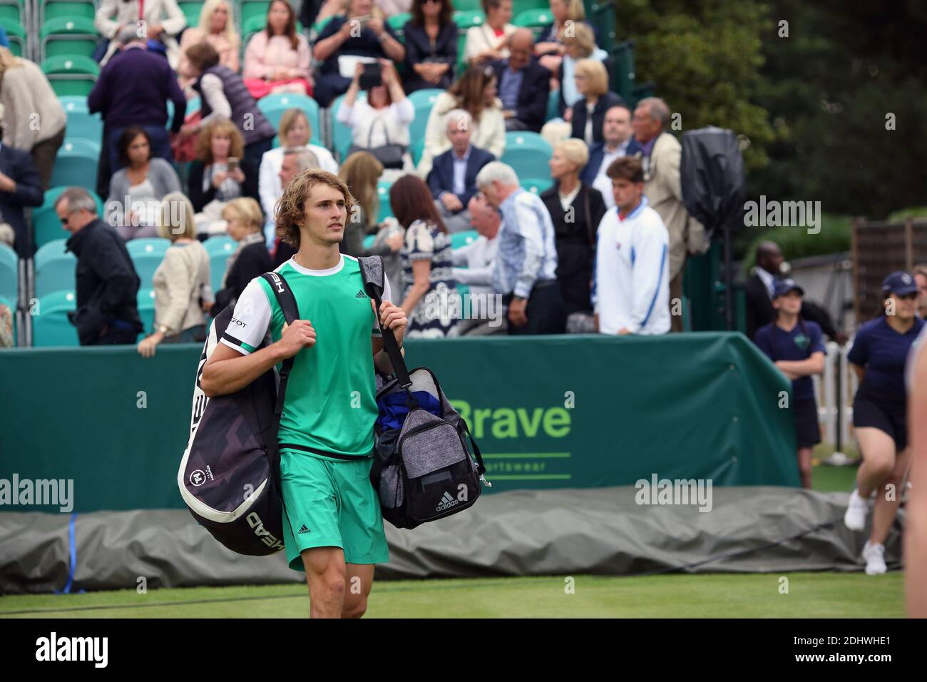 Alexander Zverev (GER) contre Thanasi Kokkinakis (AUS) au Boothes 2017 dans l'échauffement de Wimbledon. Banque D'Images