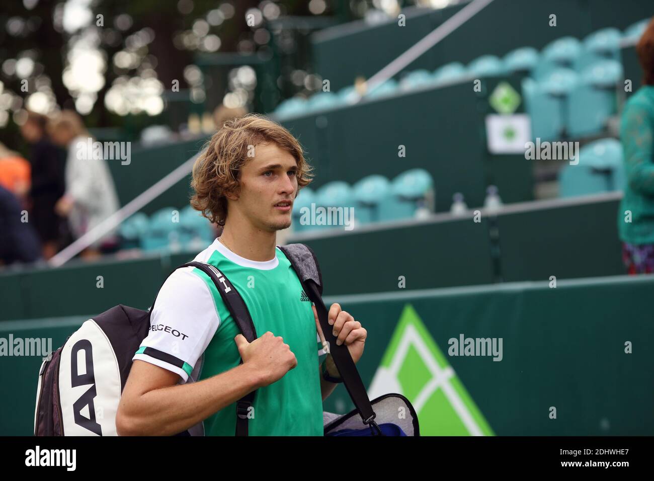 Alexander Zverev (GER) contre Thanasi Kokkinakis (AUS) au Boothes 2017 dans l'échauffement de Wimbledon. Banque D'Images