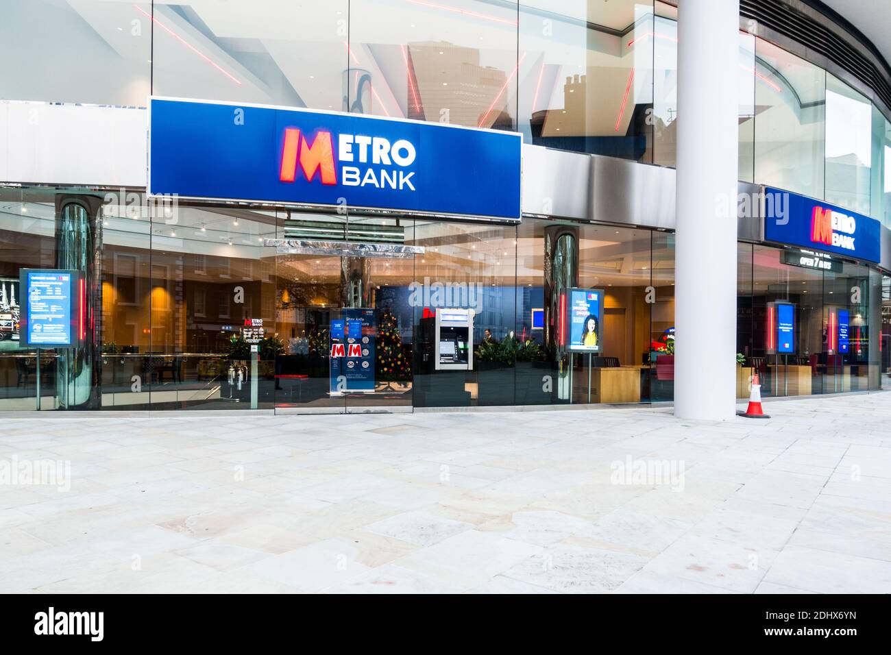 Succursale de Metro Bank à Londres City Banque D'Images