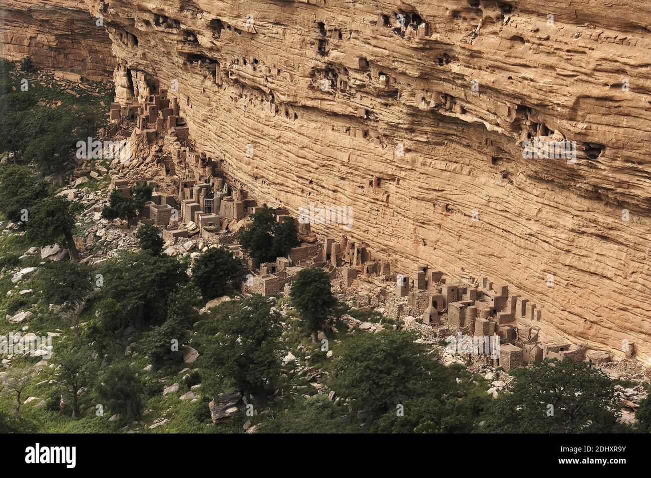 Afrique /Mali/ pays Dogon/village Dogon Bani Hameau construit dans la falaise de grès. Banque D'Images