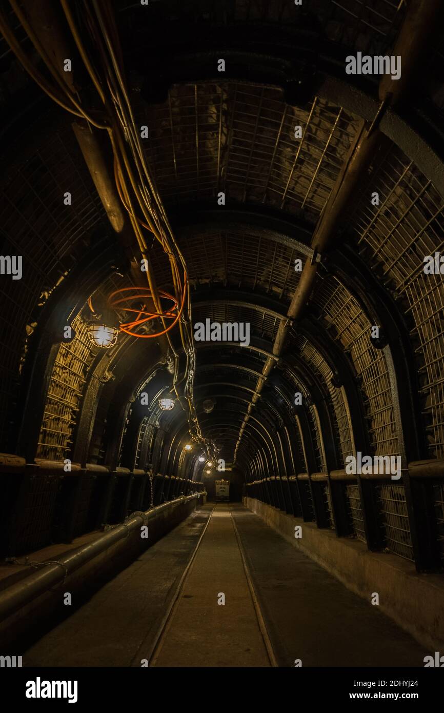 Tunnel sombre dans le Musée minier allemand de Bochum Banque D'Images