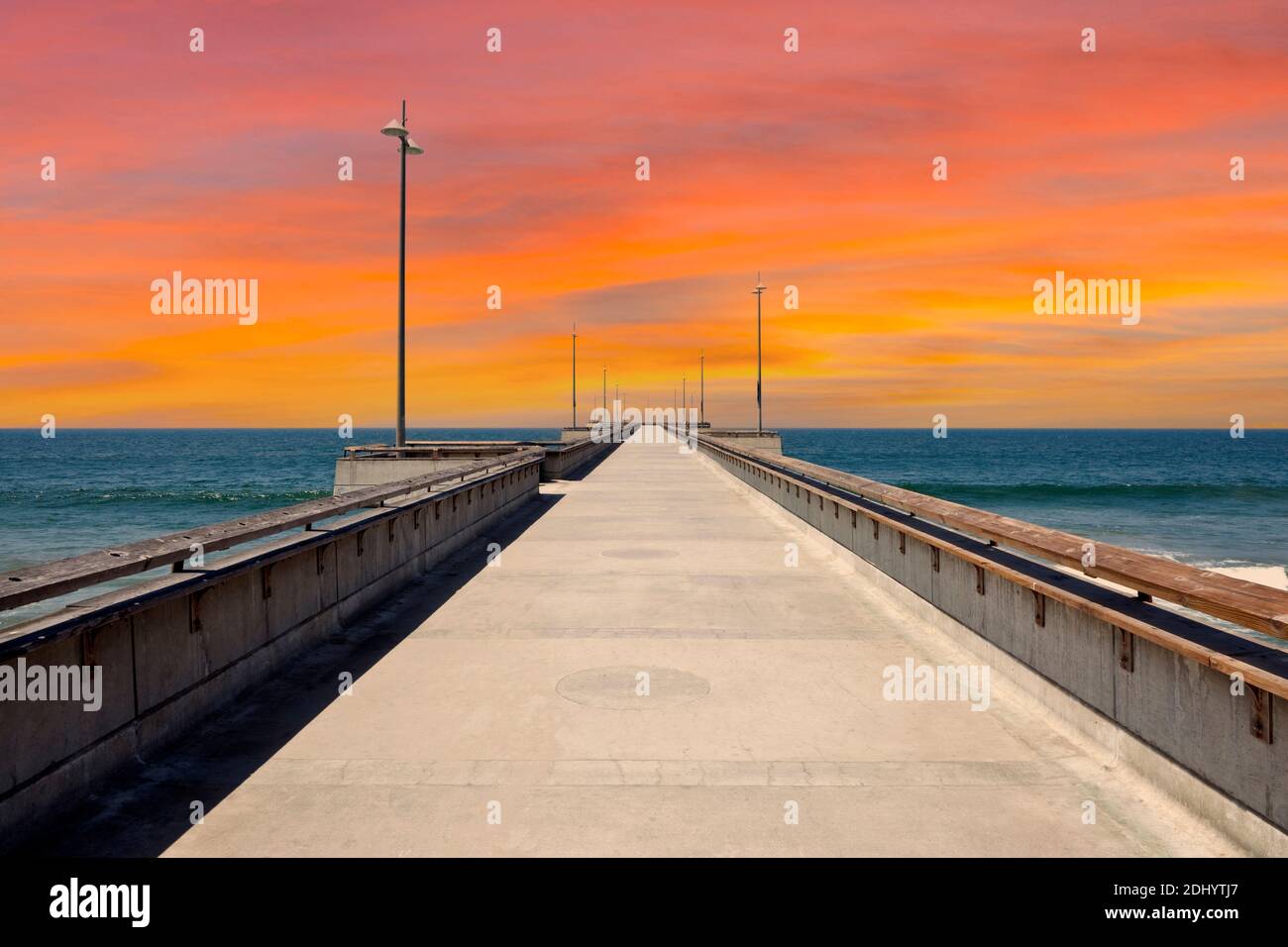 Vue sur la jetée de Venise avec coucher de soleil à Los Angeles, Californie. Banque D'Images