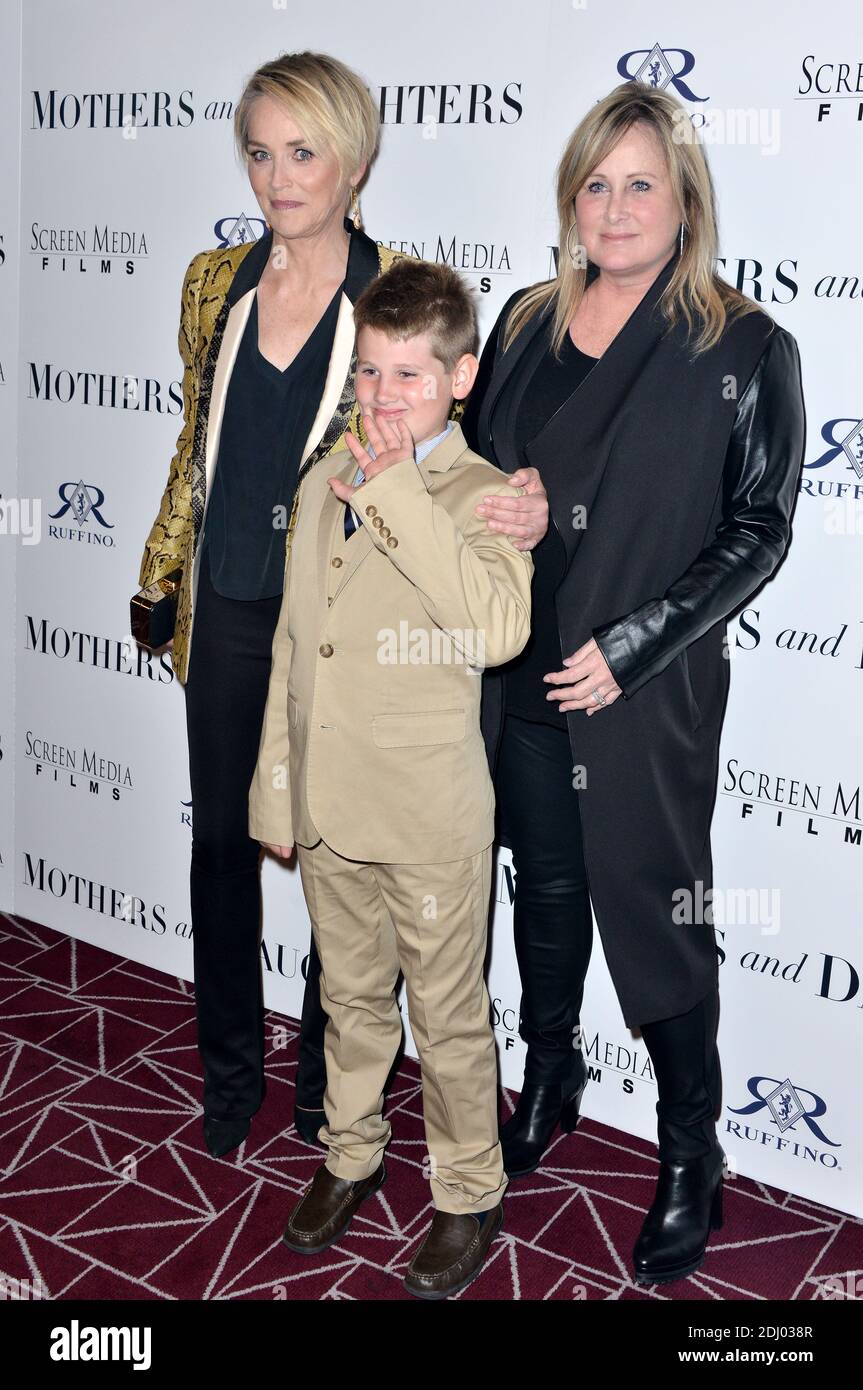 Sharon Stone, Laird Stone et Kelly Stone assistent à la première de Screen Media film 'Mothers and Daughs' à Londres le 28 avril 2016 à Los Angeles, CA, États-Unis. Photo de Lionel Hahn/ABACAPRESS.COM Banque D'Images