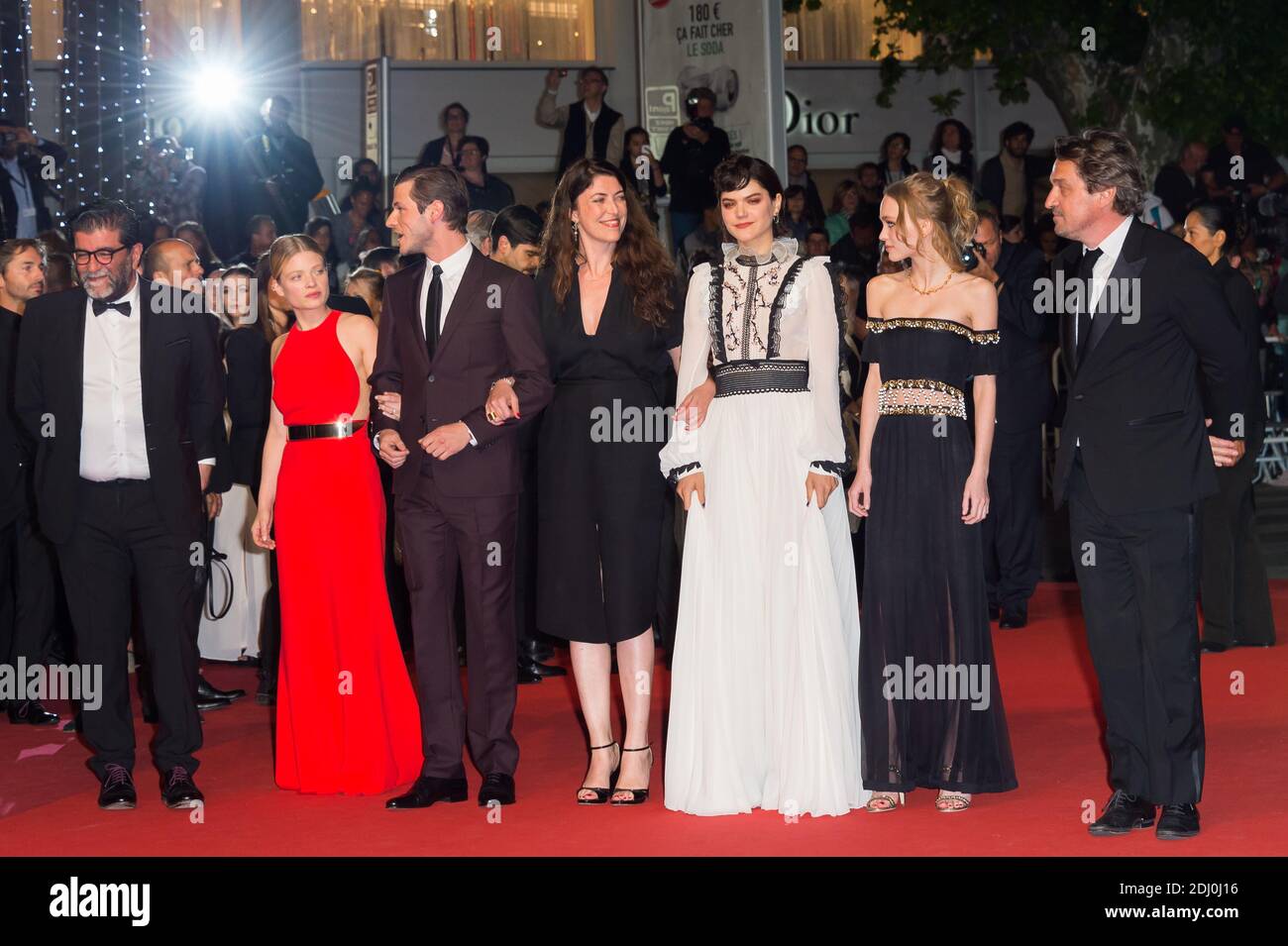 Soko, Stephanie Di Giusto, Gaspard Ulliel, Melanie Thierry, Lily-Rose Depp arrivant sur le tapis rouge de la projection et de la cérémonie d'ouverture 'i Daniel Blake' qui s'est tenue au Palais des Festivals à Cannes, le 13 mai 2016 dans le cadre du 69e Festival de Cannes. Photo de Nicolas Genin/ABACAPRESS.COM Banque D'Images