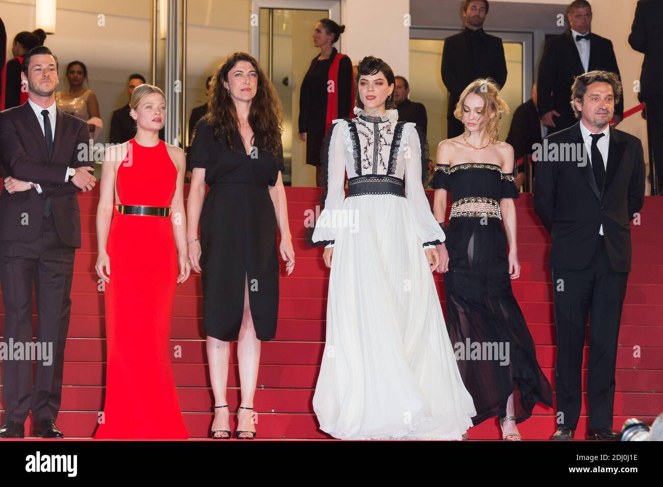 Soko, Stephanie Di Giusto, Gaspard Ulliel, Melanie Thierry, Lily-Rose Depp arrivant sur le tapis rouge de la projection et de la cérémonie d'ouverture 'i Daniel Blake' qui s'est tenue au Palais des Festivals à Cannes, le 13 mai 2016 dans le cadre du 69e Festival de Cannes. Photo de Nicolas Genin/ABACAPRESS.COM Banque D'Images
