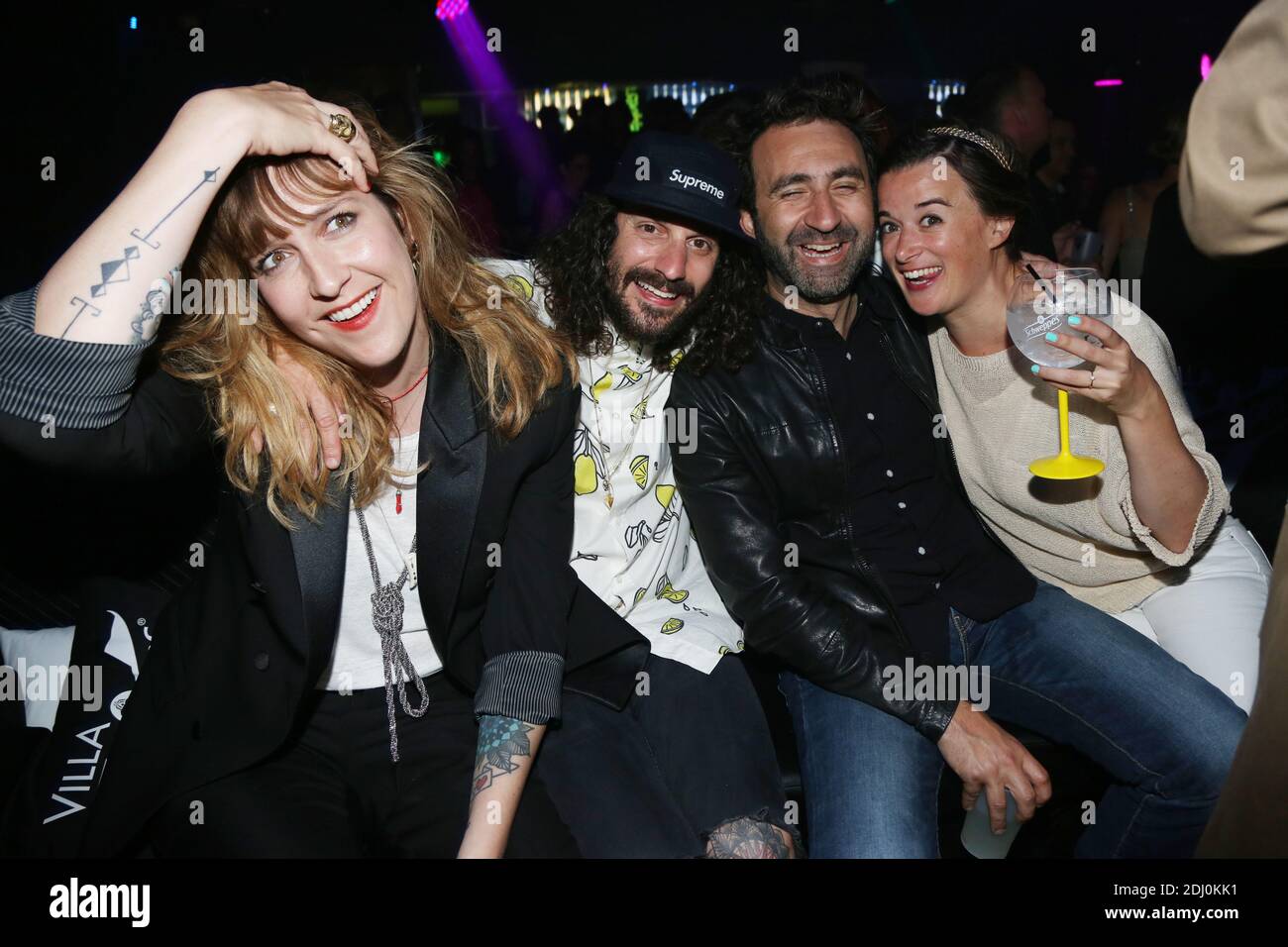 Daphne Burki, son mari Sylvain Quimene, Mathieu Madenian et Scotch Brit font la fête à Villa