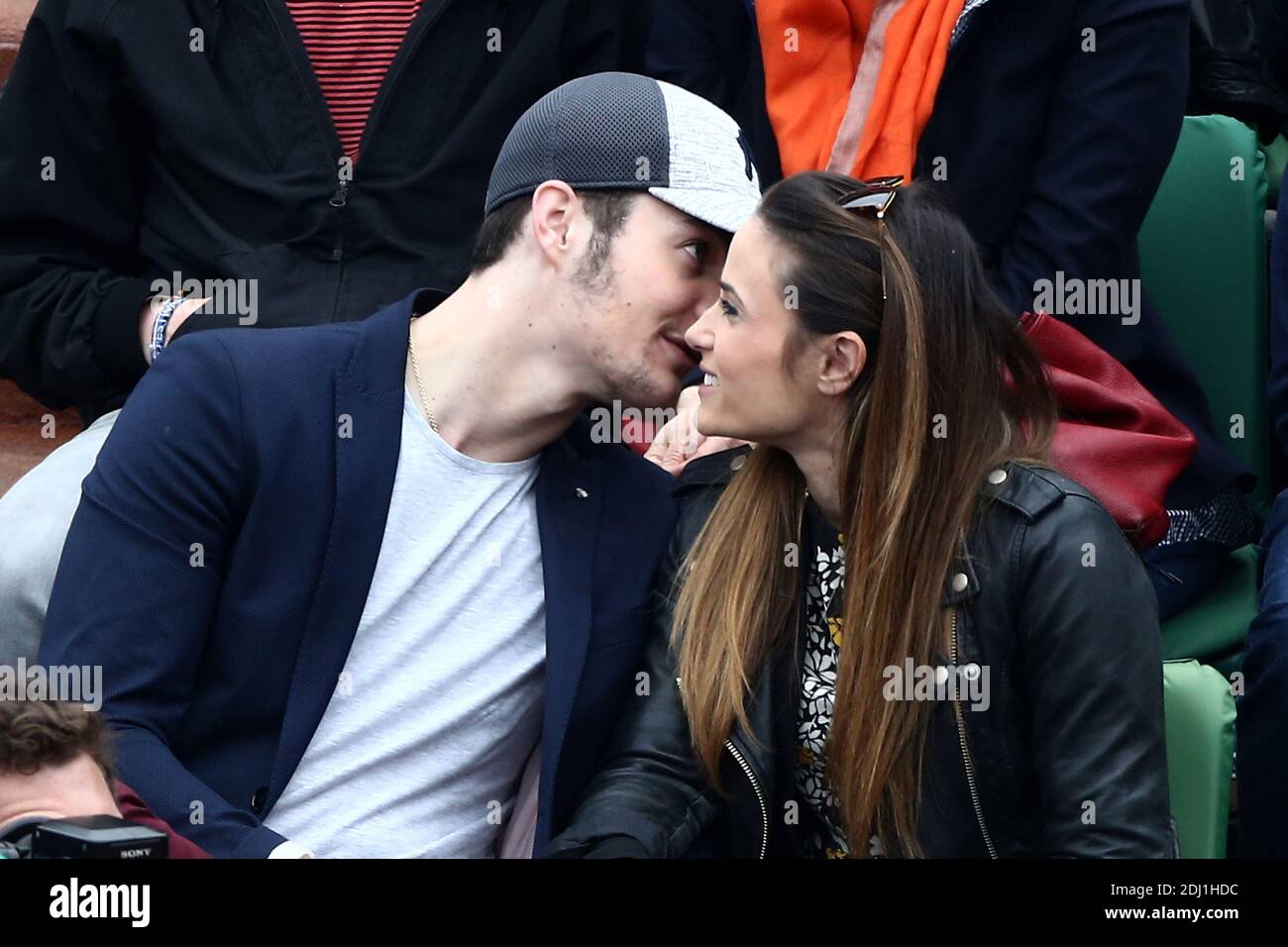 Louis Sarkozy et Capucine Anav dans le VIP Tribune lors de l'Open de tennis à l'arène Roland-Garros à Paris, France, le 1er juin 2016. Photo byABACAPRESS.COM Banque D'Images