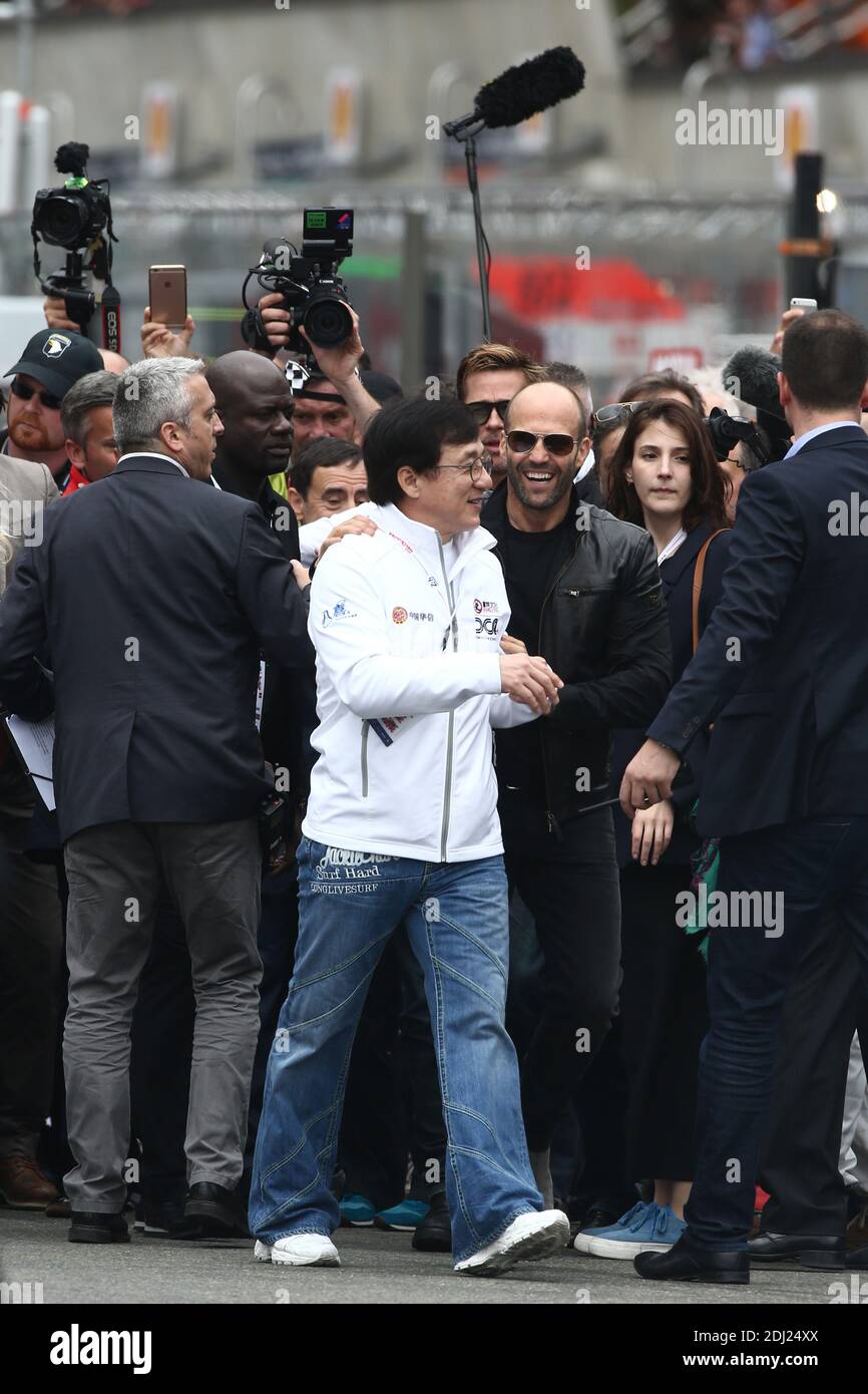 Brad Pitt, Jason Statham et Jackie Chan au début de la 84e course d