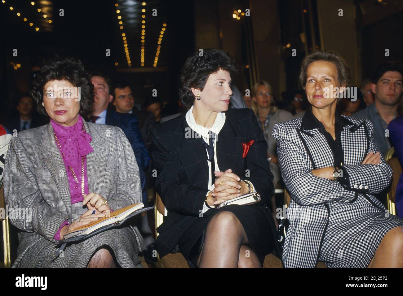 Photo de fichier prise dans les années 90 des journalistes de télévision Michele Cotta, Anne Photo de fichier prise dans les années 90 des journalistes de télévision Michele Cotta, Anne