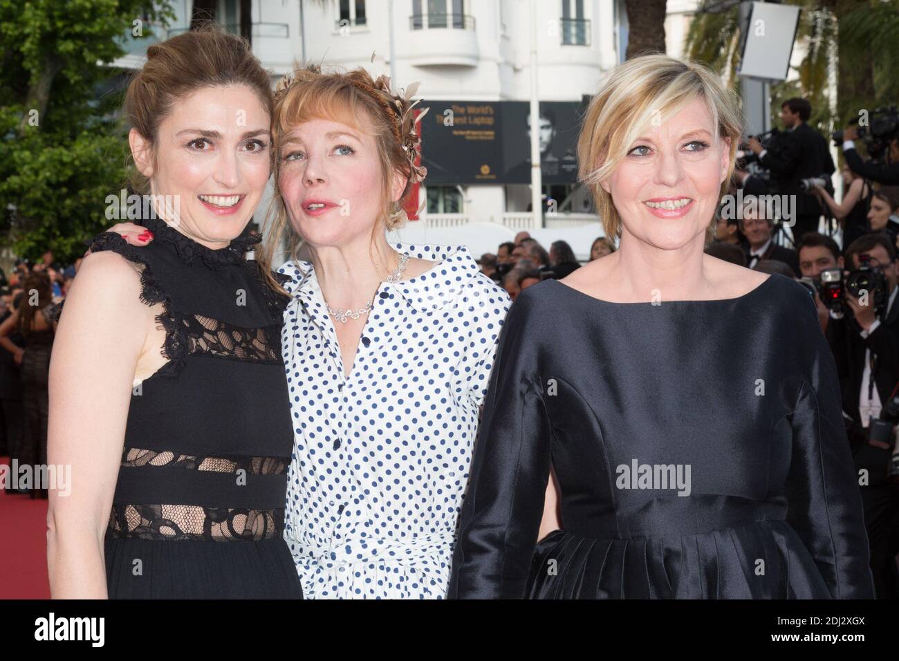 Julie Gayet, Julie Depardieu, Chantal Ladessou - CANNES 2016 - MONTEE DES MARCHES DU FILM « LA FILLE INCONNUE » photo de Nasser Berzane/ABACAPRESS.COM Banque D'Images