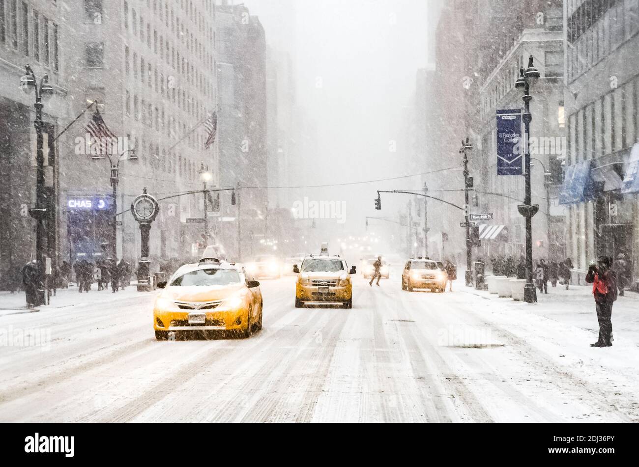 Temp te De Neige Hivernale Blizzard Dans La Ville De New York Avec De temp-te-de-neige-hivernale-blizzard-dans-la-ville-de-new-york-avec-de