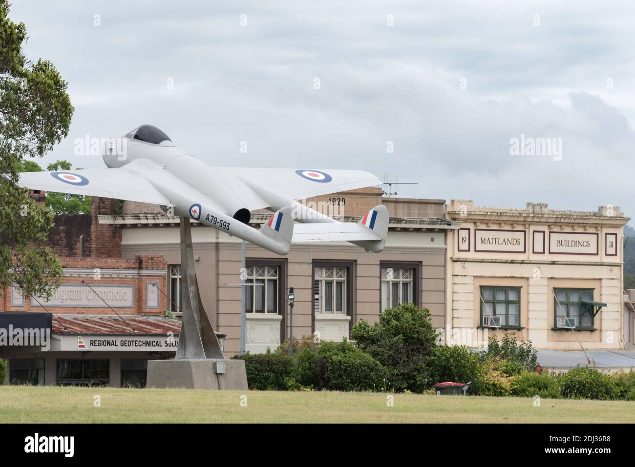 Un ancien Royal Australian Air Force de Havilland FB.31 Vampire Jet à Wingham, Nouvelle-Galles du Sud, en Australie, a été monté en 1971 pour commémorer 50 ans de la RAAF Banque D'Images