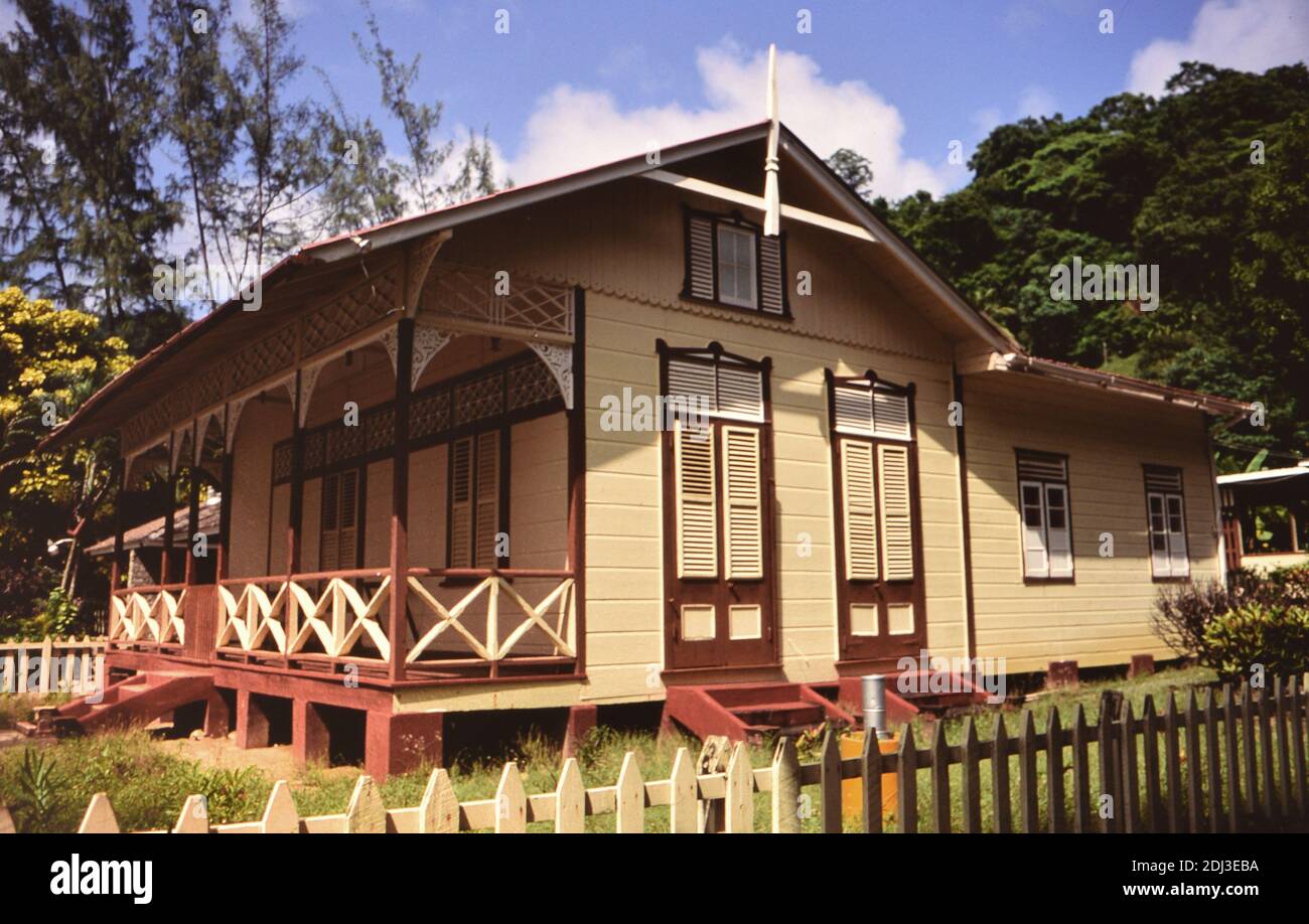 Années 1990 Trinité-et-Tobago - maison typique près de Man 'o War Bay Tobago vers la fin des années 1990 Banque D'Images