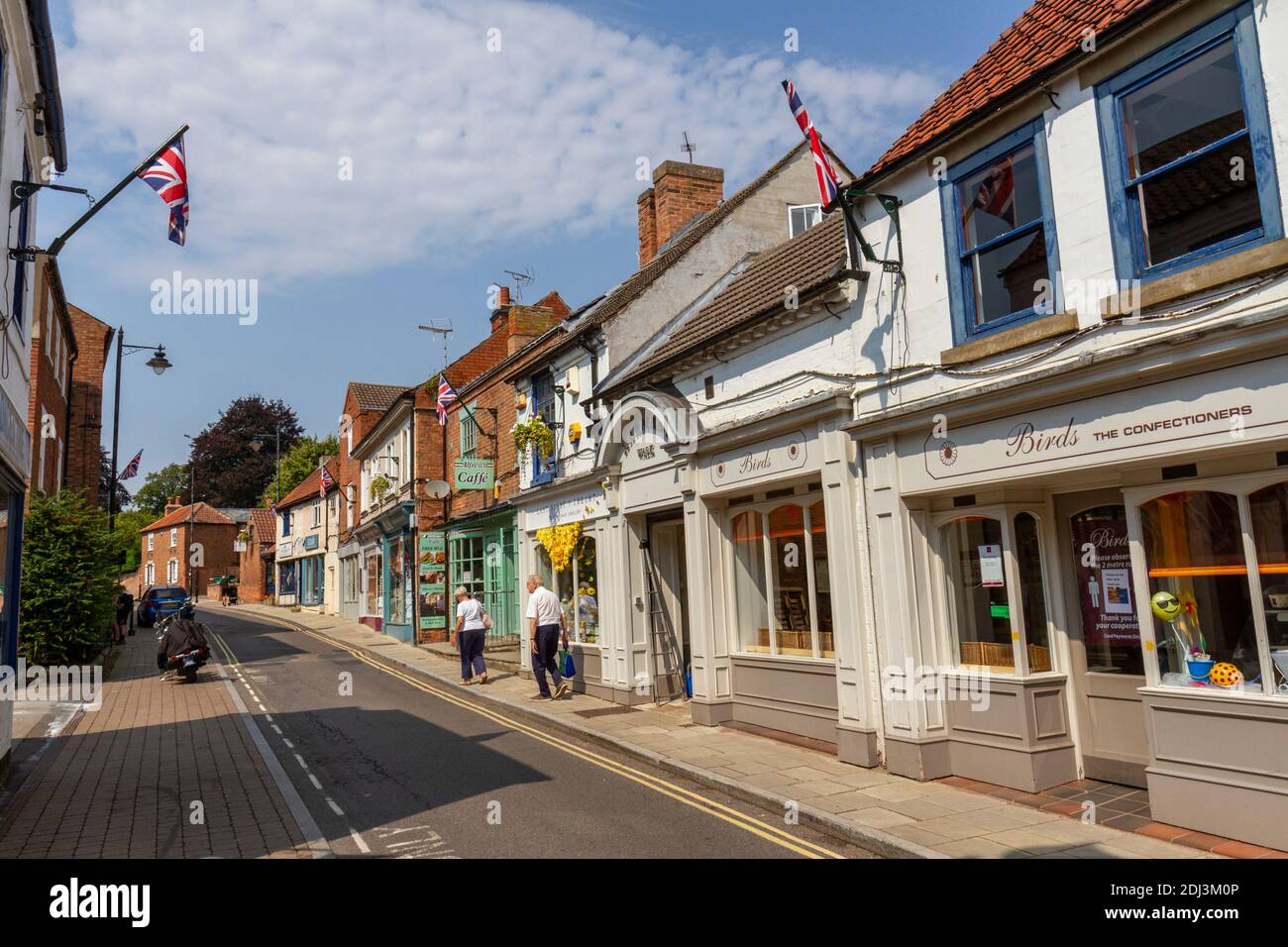 Vue générale le long d'une rue latérale (Queen Street) à Southwell, dans le Nottinghamshire, Royaume-Uni. Banque D'Images