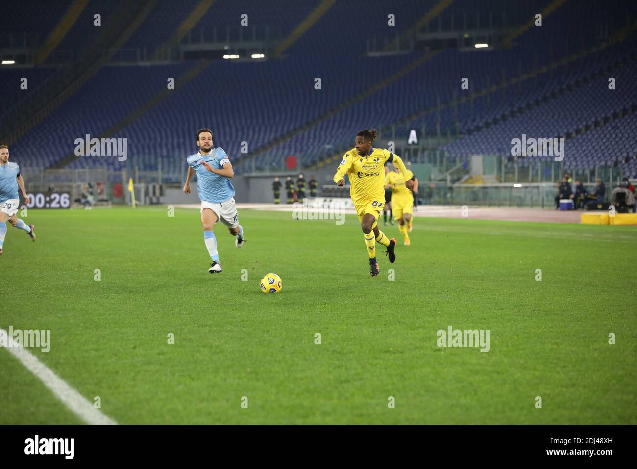 Italie, Italie. 12 décembre 2020. Au Stadio Olimpico de Rome, Vérone a battu Lazio 2-1 pour le 11ème match de la série italienne A 2020-2021. Dans cette photo: Adrian Tamaze (photo de Paolo Pizzi/Pacific Press) crédit: Pacific Press Media production Corp./Alay Live News Banque D'Images