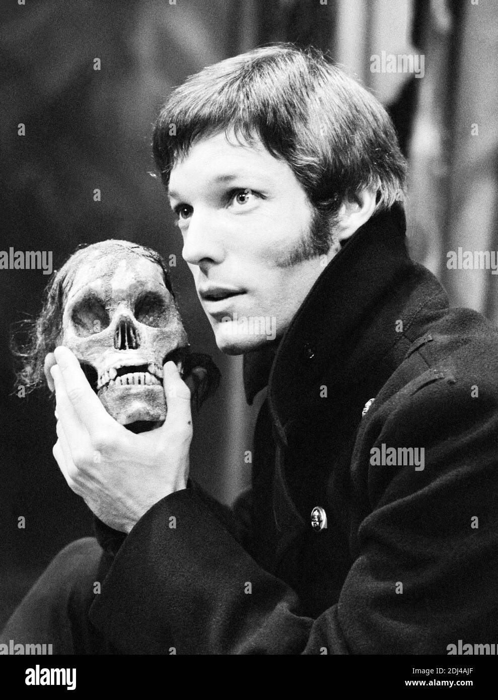 Richard Chamberlain (Hamlet) au HAMEAU de Shakespeare au Birmingham Repertory Theatre, Birmingham, Angleterre 10/03/1969 conception: Finlay James réalisateur: Peter Dews Banque D'Images