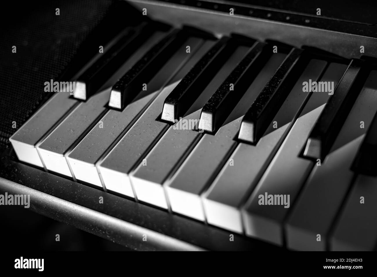 Touches blanches et noires sur le clavier du piano Banque D'Images