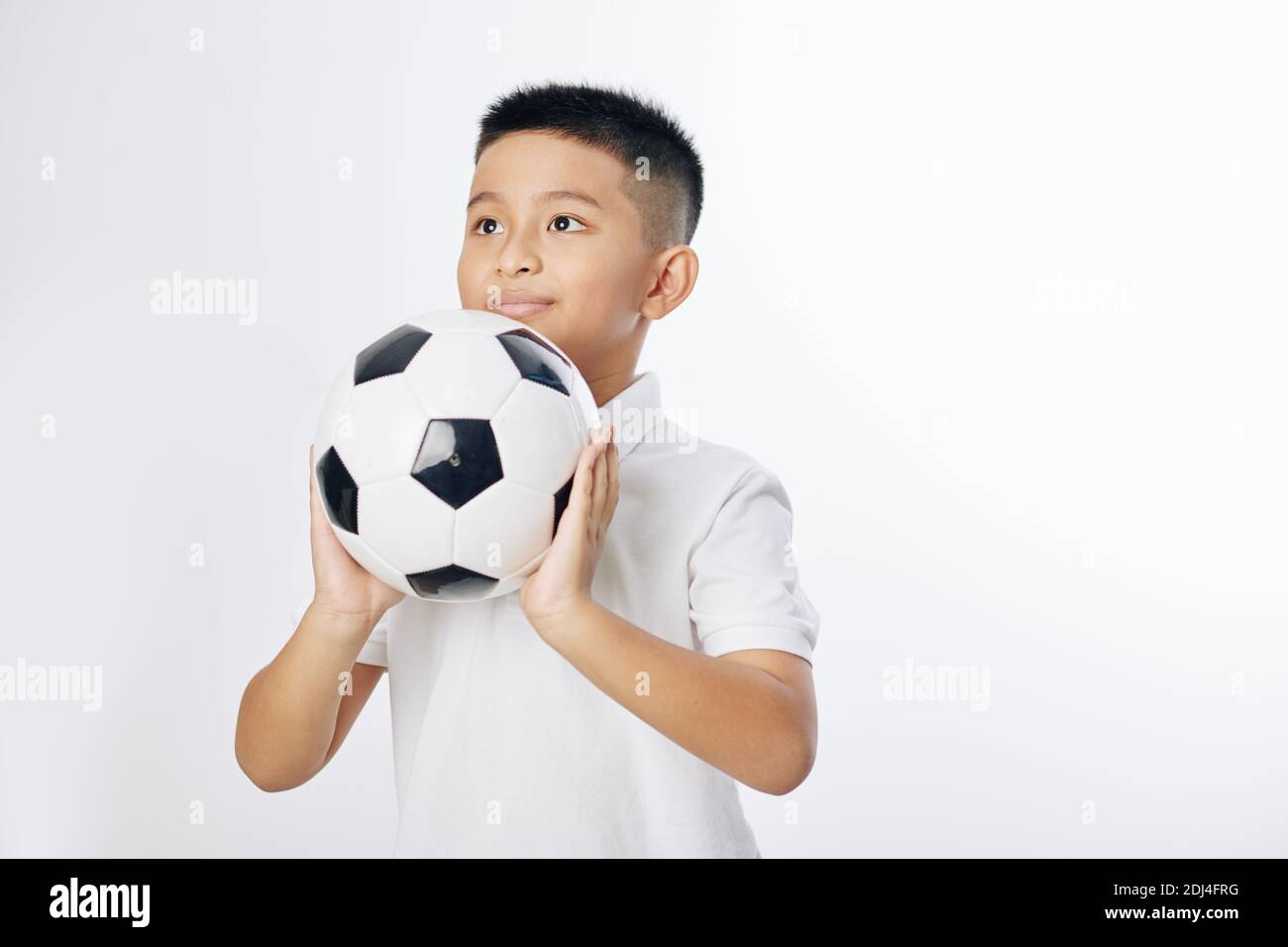Garçon prêt à lancer bal de football Banque D'Images