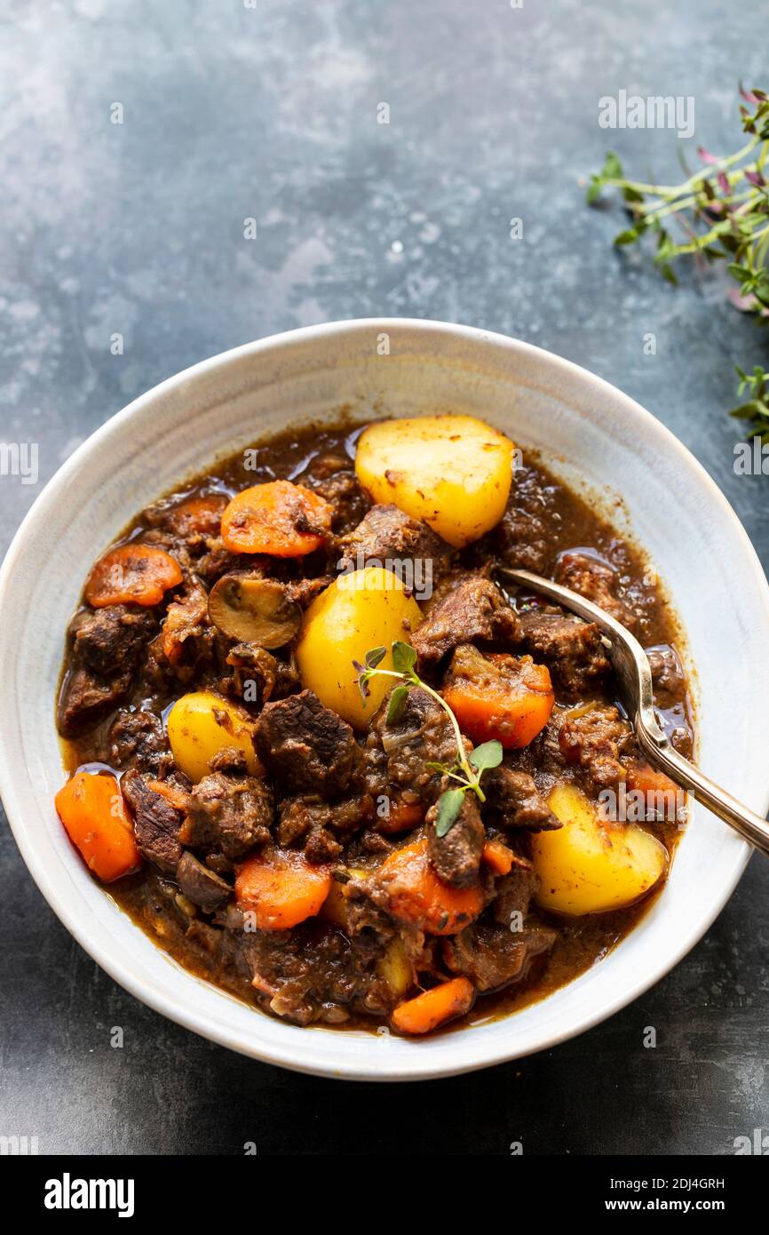 Plat classique de bœuf bourguignon Banque D'Images