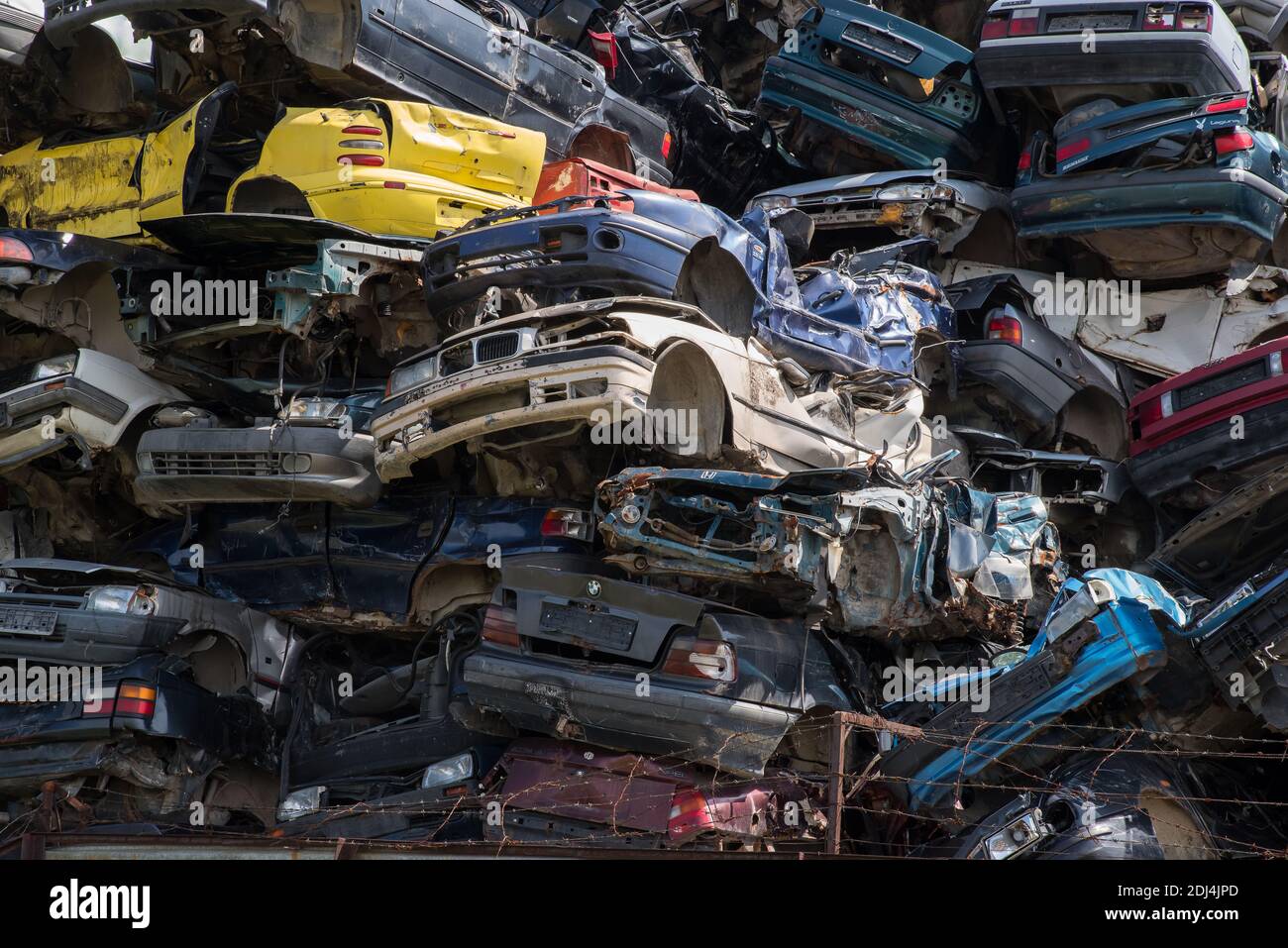 Voitures préparées pour le recyclage. Banque D'Images