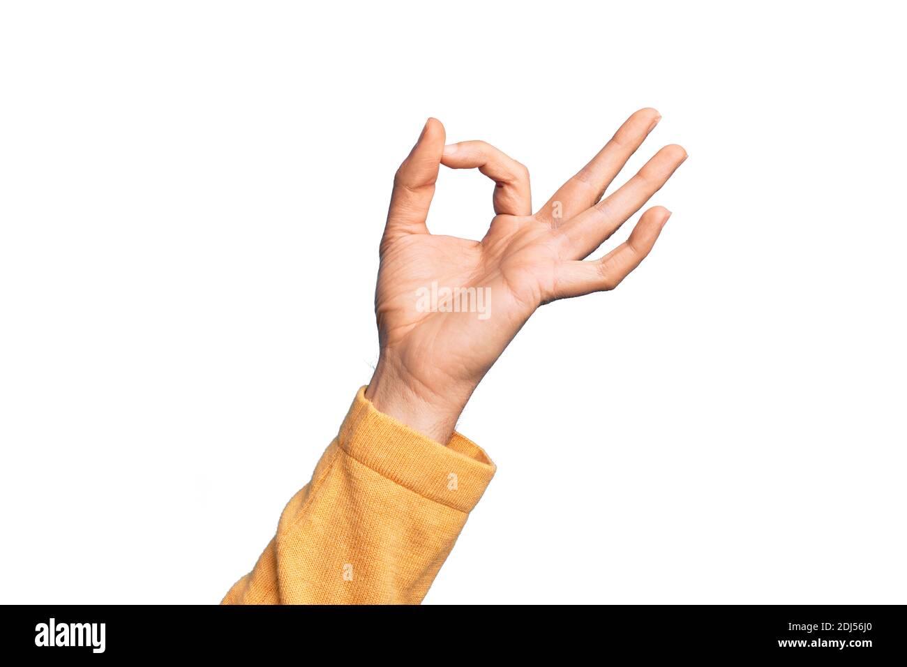 Main de jeune homme caucasien montrant des doigts sur fond blanc isolé gestuelle expression d'approbation faisant bon symbole avec les doigts Banque D'Images