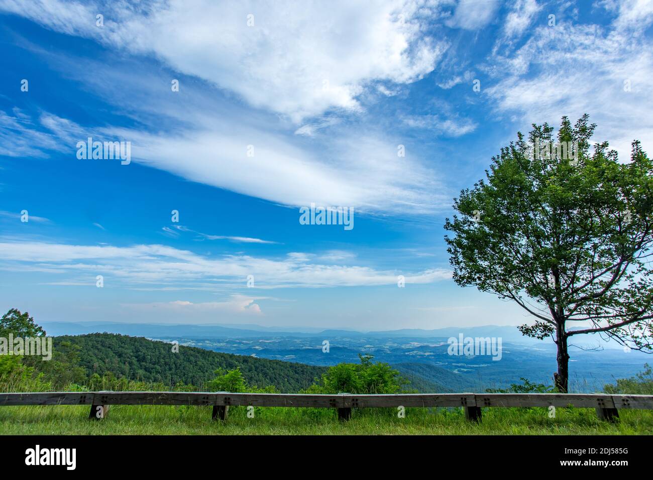 La vue de la Great Valley donne sur la Blue Ridge Parkway près de Roanoke, Virginie. Banque D'Images