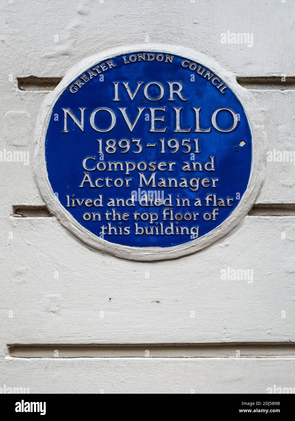 Ivor Novello Blue plaque au 11 Aldwych London WC2. Ivor Novello (1893-1951) compositeur et chef d'acteur a vécu et est mort au dernier étage du bâtiment. Banque D'Images