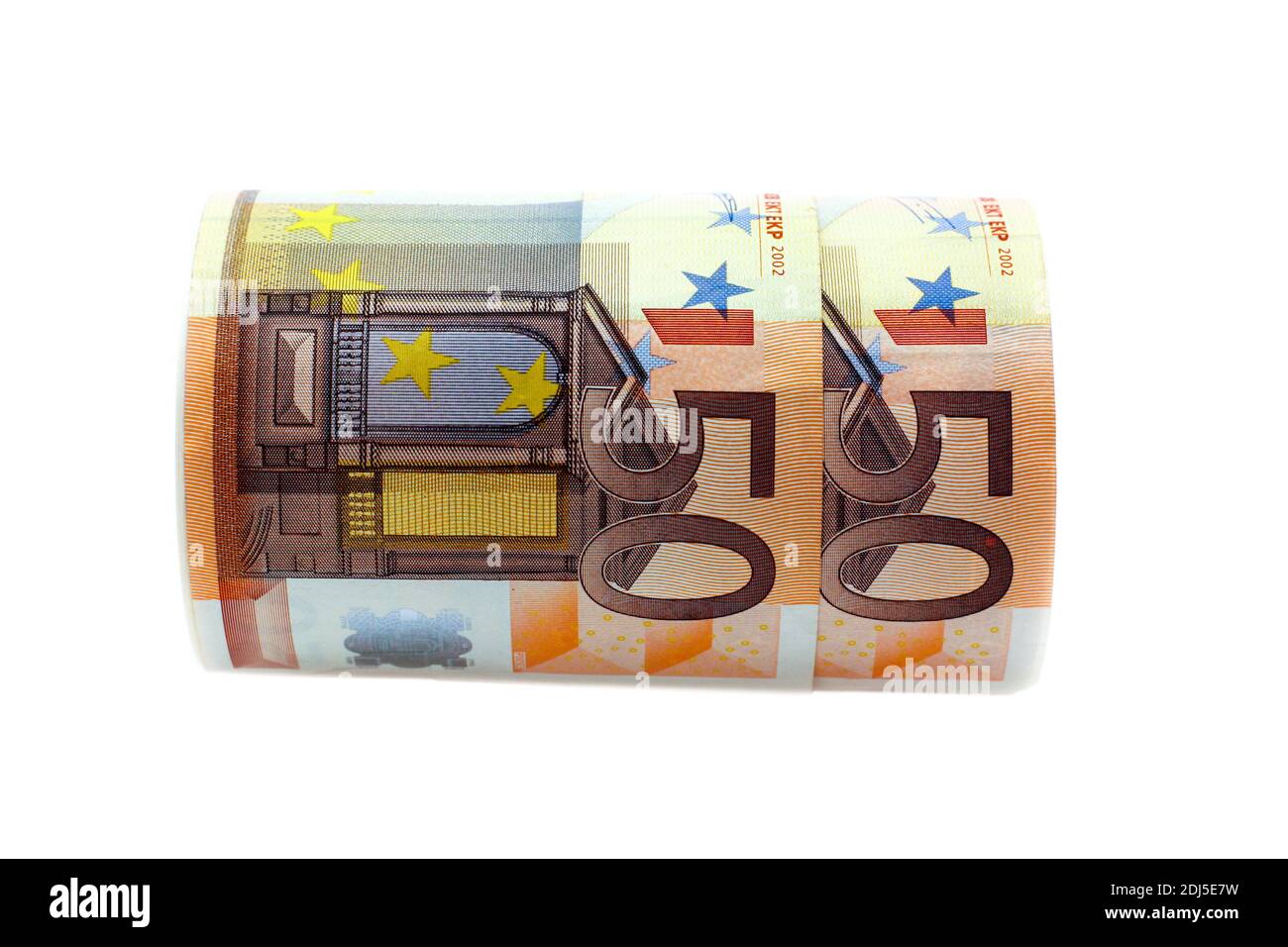 argent d'une valeur de 50 euros roulé sur fond blanc Banque D'Images