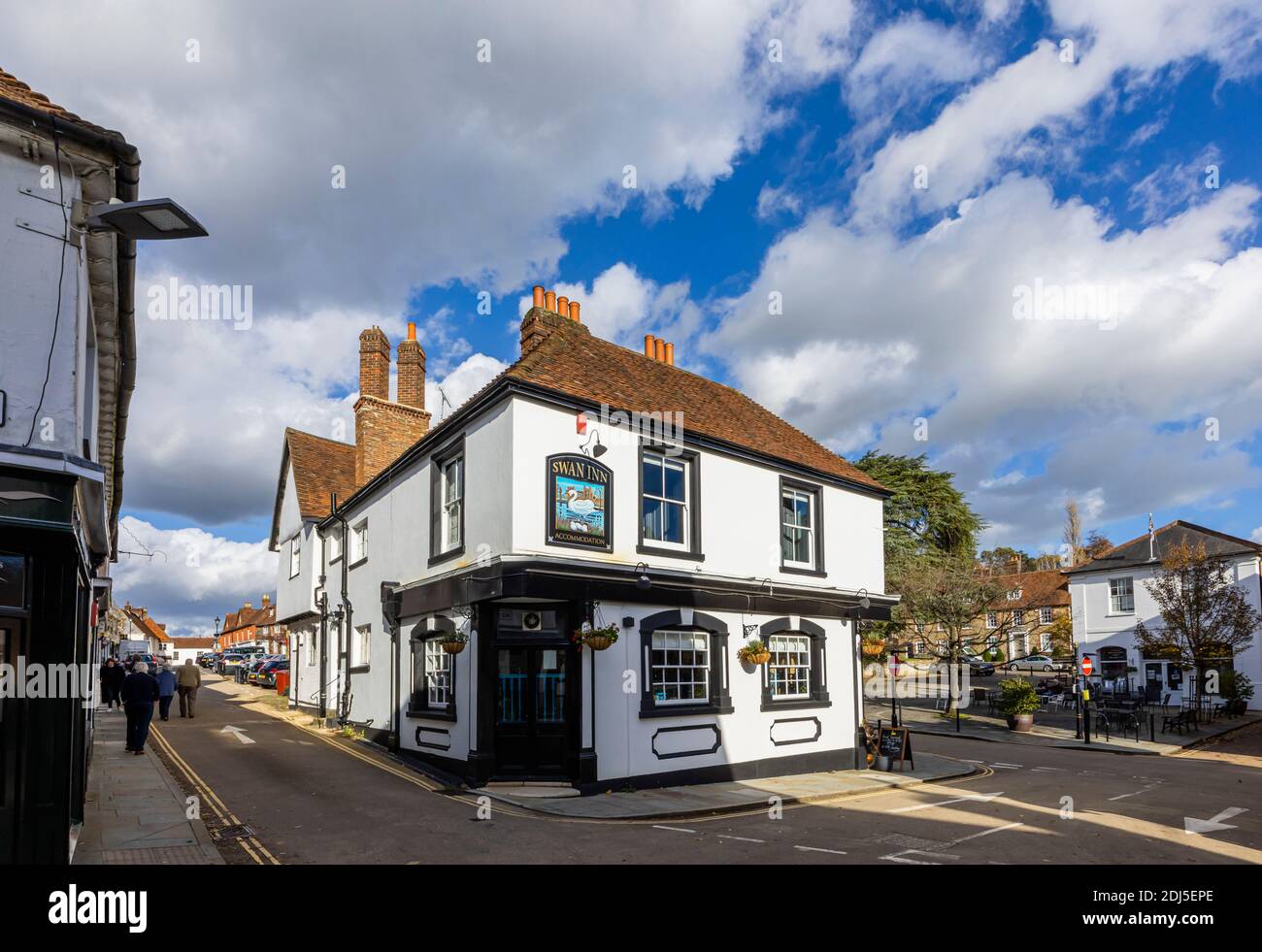 The Swan Inn, un pub Harvey's Brewery à Red Lion Street, à proximité de West Street et de Church Hill, Midhurst, une jolie ville de West Sussex Banque D'Images