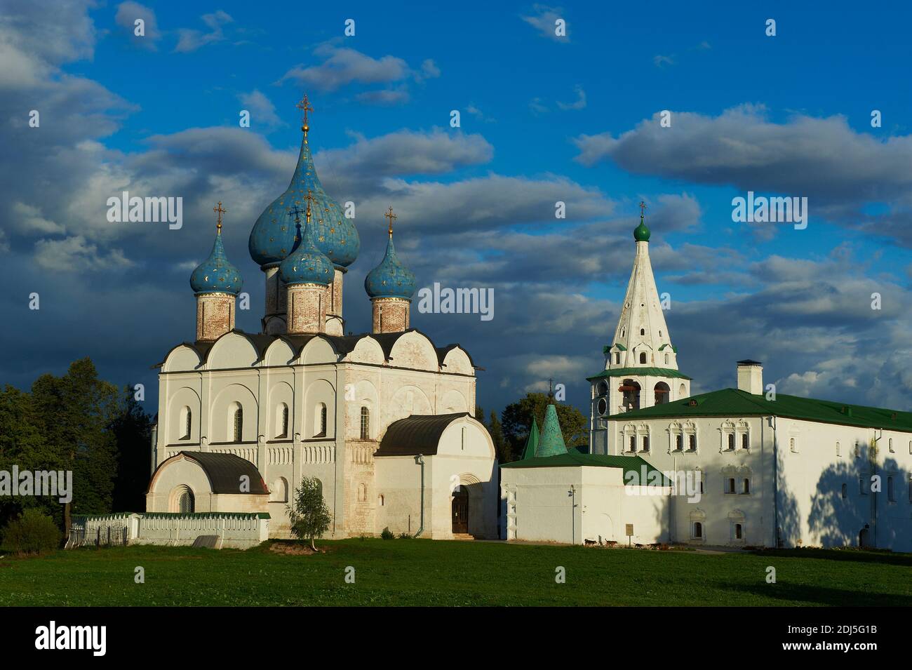 Russie, Rossiya, Vladimir Oblast, anneau d'or, Suzdal, patrimoine mondial de l'UNESCO, citadelle fortifiée « kremlin ». Cathédrale de la Nativité, XIIe siècle, an Banque D'Images